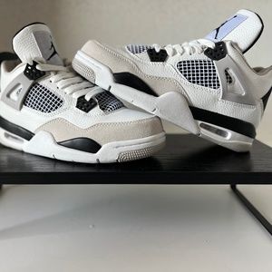 Air Jordan Retro 4  Military Black Sneakers